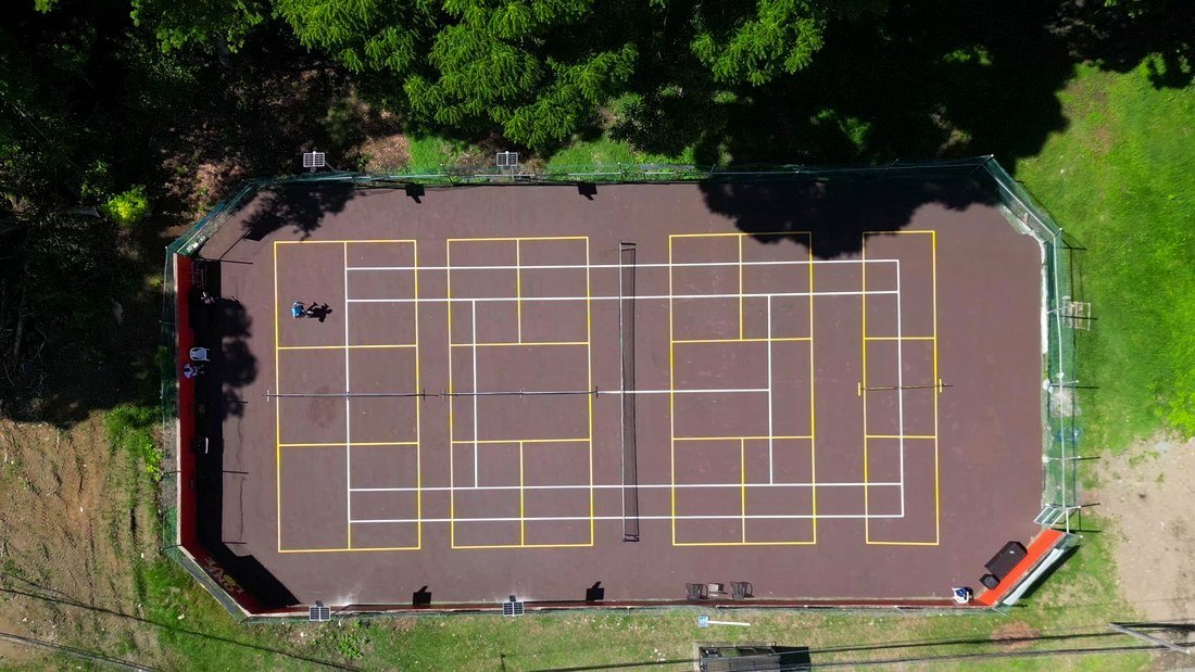 The hotel pickleball and tennis court
